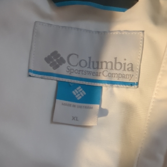 Columbia Women's Ski Jacket in White and Gray - Picture 3 of 3